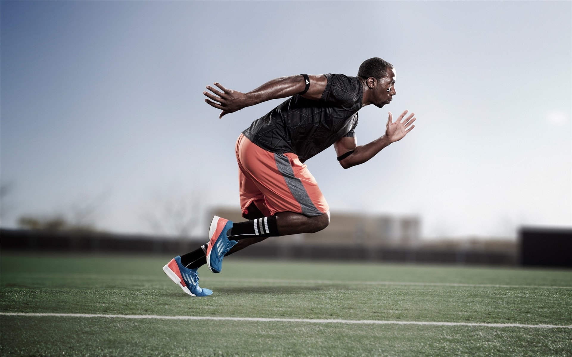 “英超接近收官，争冠大战硝烟弥漫”，英超争4