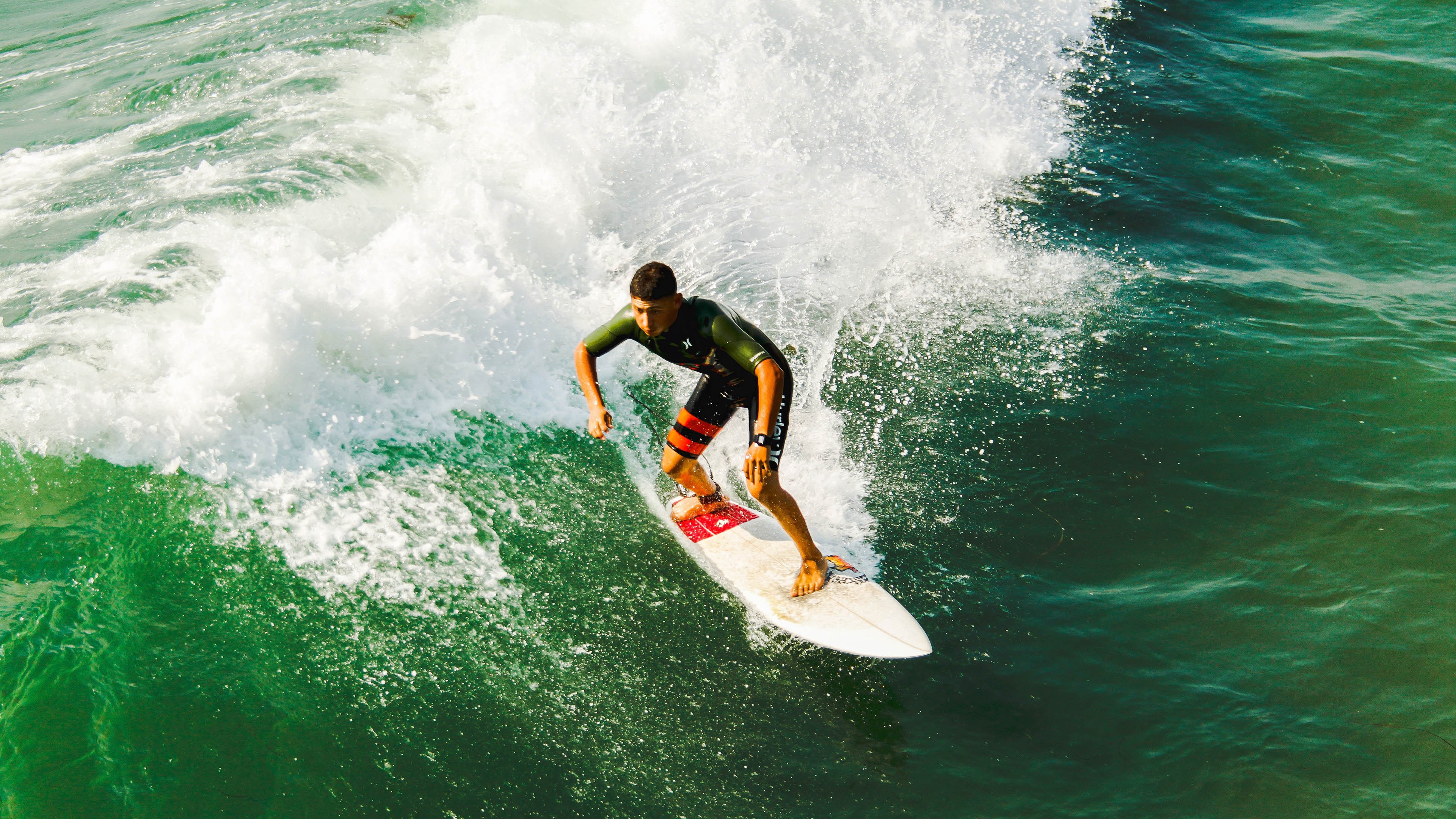 kaiyun网站-葡萄牙体育前锋吉奥克雷斯在赛季中打入53球，吸引多家英超俱乐部关注。